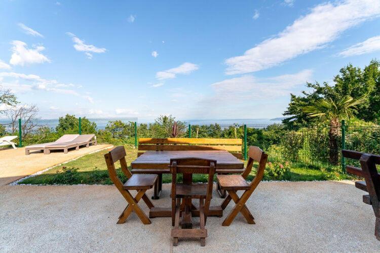 Apartments Nika With Swimming Pool And Beautiful Sea View Dobreć Dış mekan fotoğraf